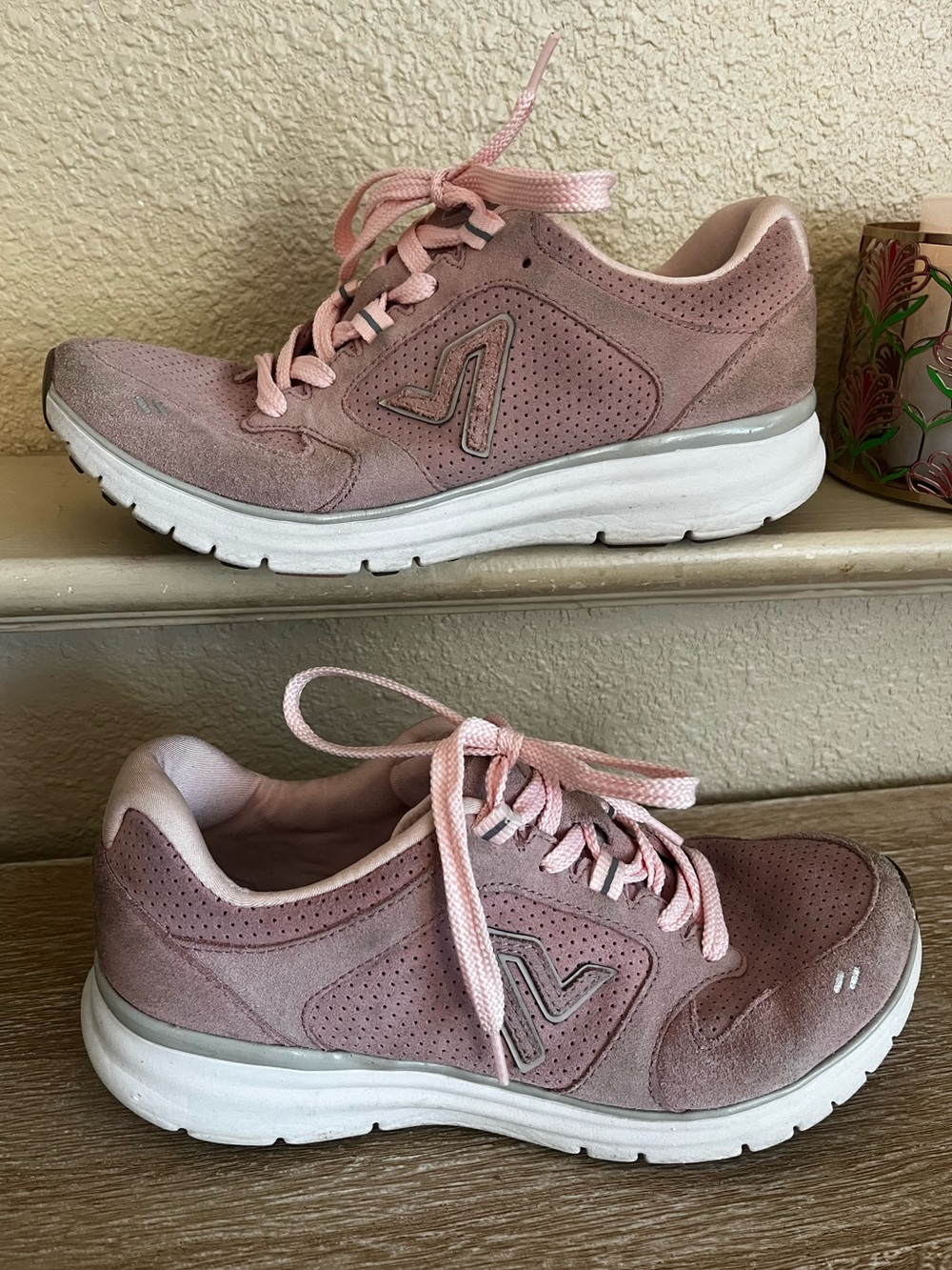 Vionic Pink Suede Thrill Sneakers Women’s Size‎ 7